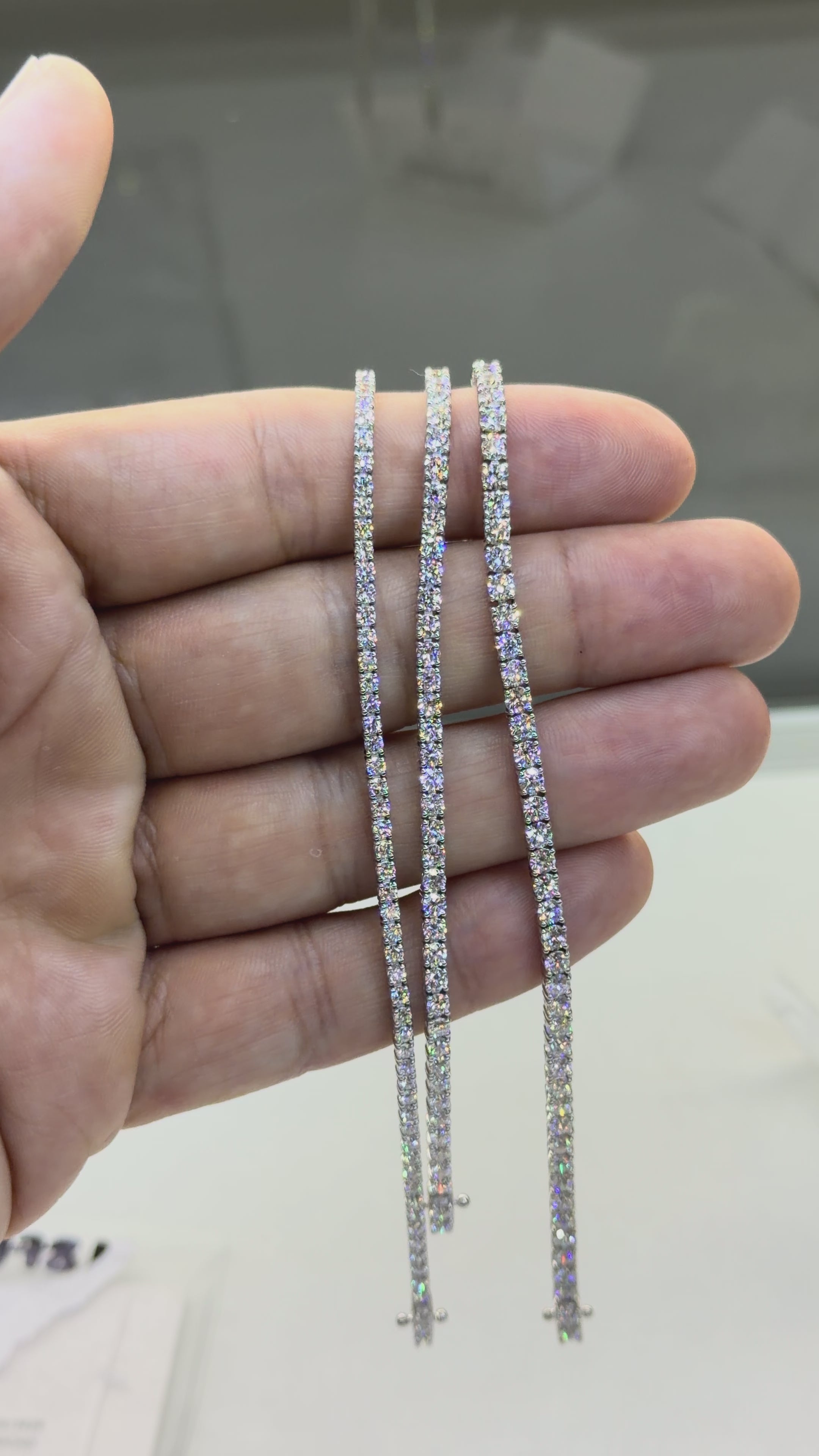 Pulsera de tenis redonda de 4 puntas con doble seguro