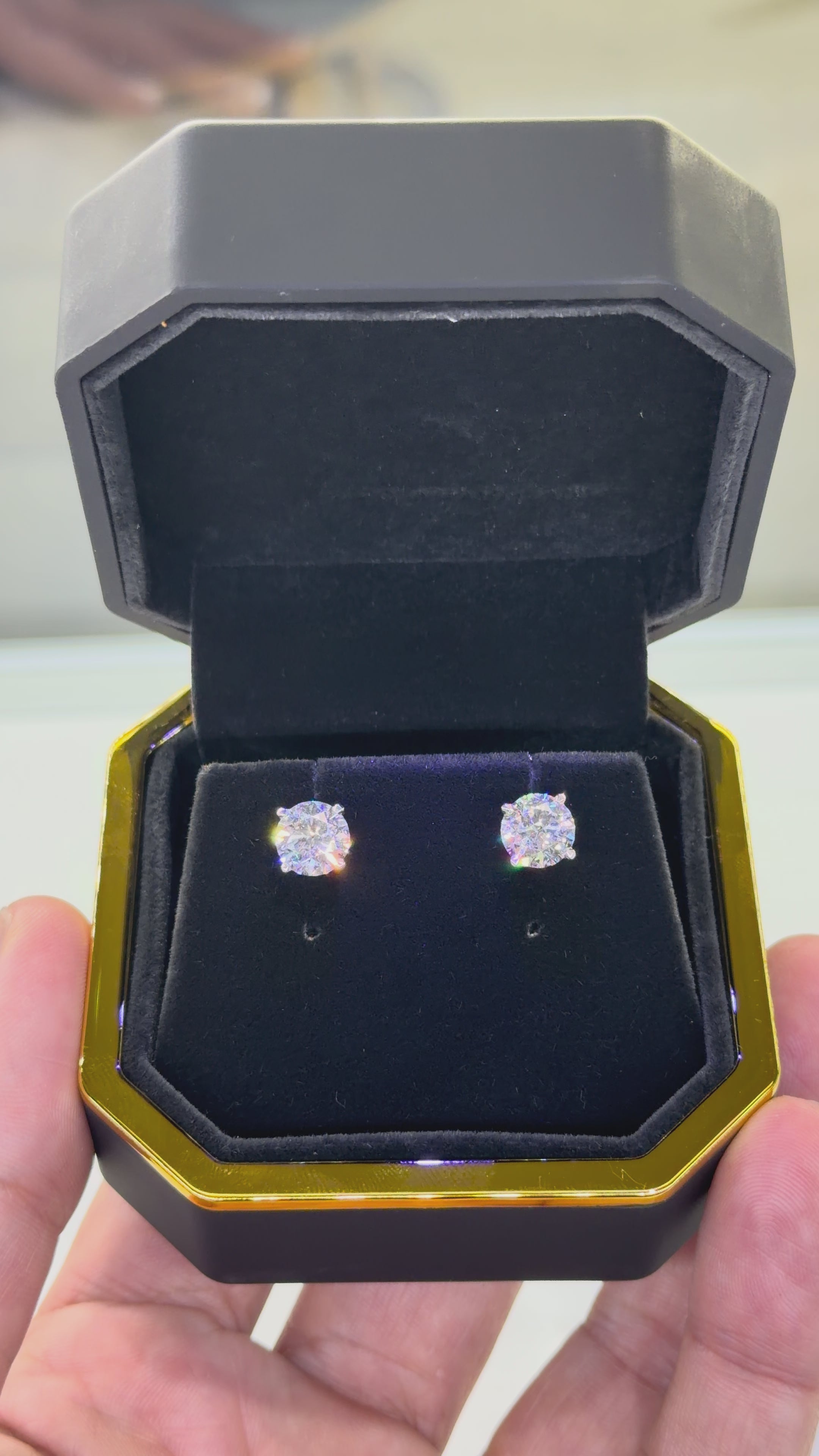 Round Brilliant Stud Earrings 4 Prong