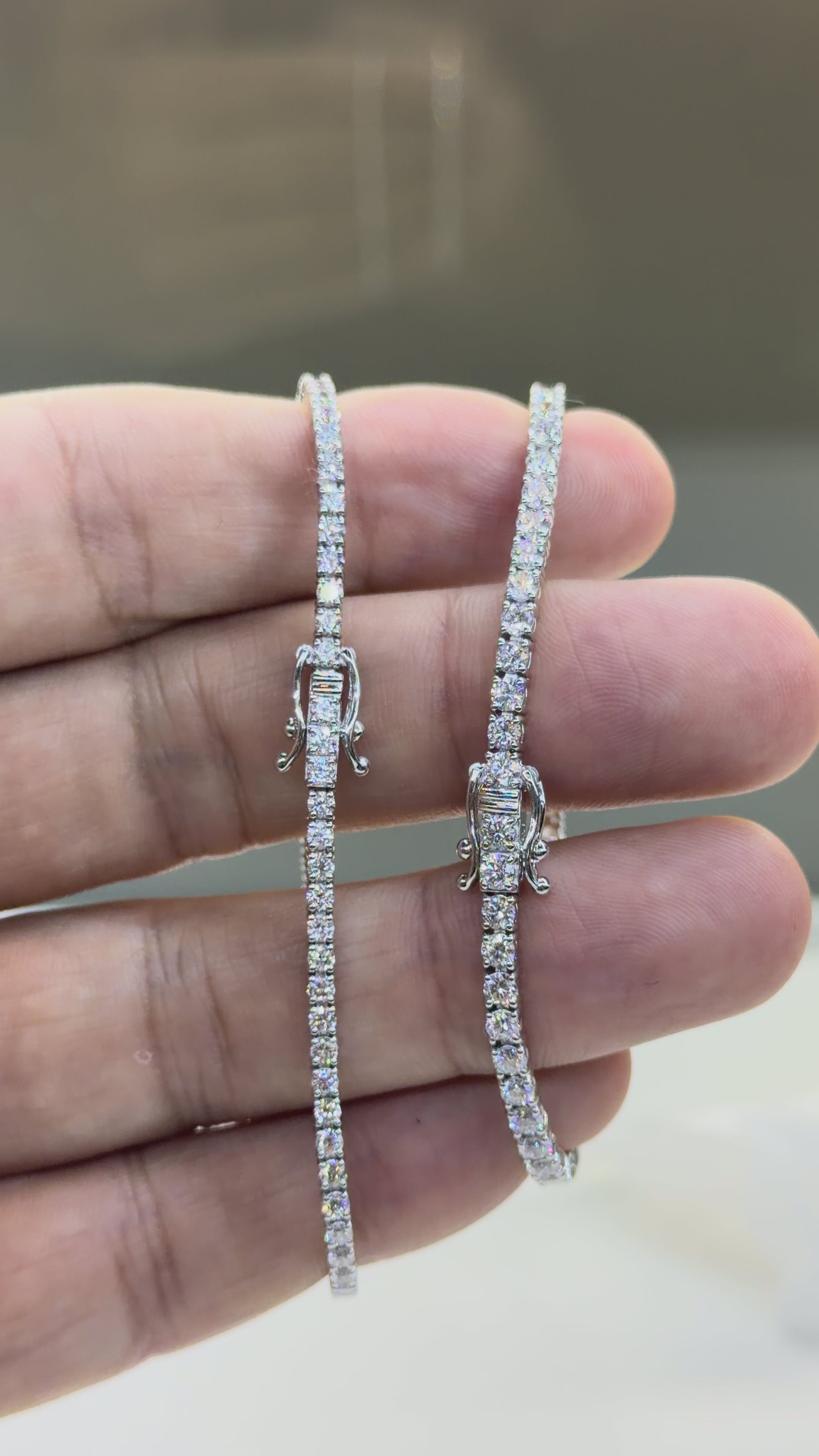 Pulsera de tenis redonda de 4 puntas con doble seguro